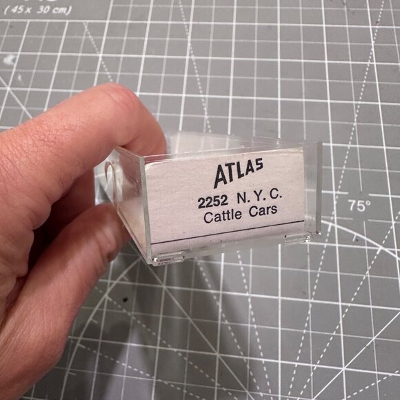 Green Atlas Cattle Cars 2252 N Scale New York Central NYC w Original Box - Picture 2 of 9